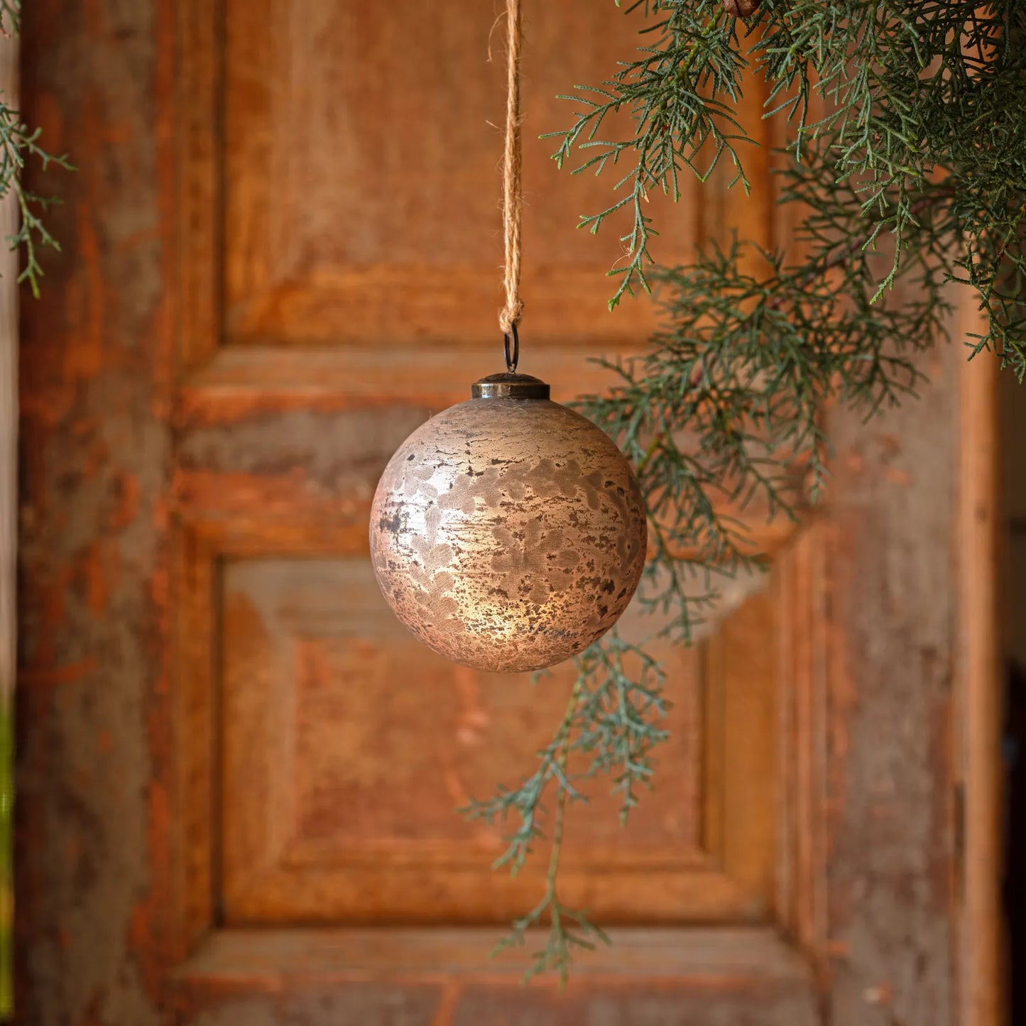 CAMEO ANTIQUE FOIL GLASS ETCHED 4" BALL ORNAMENT
