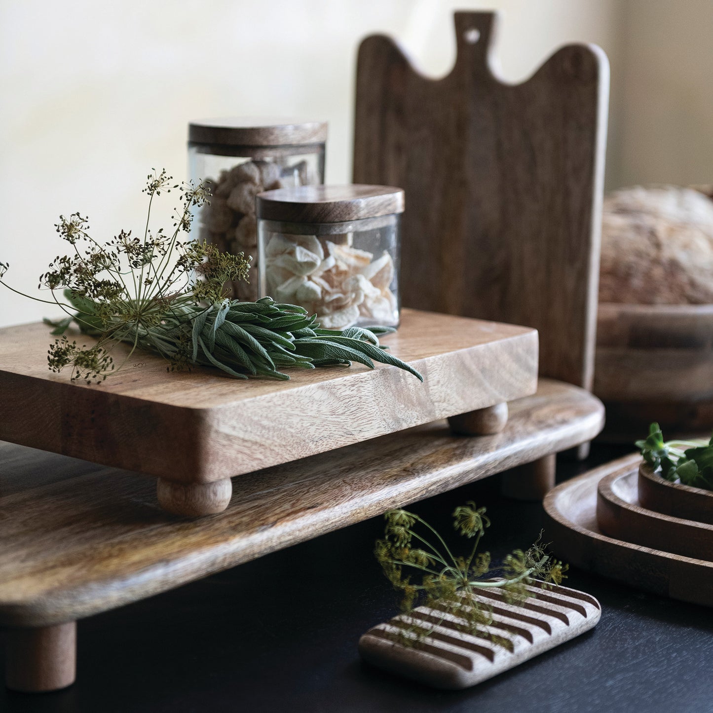 Mango Wood Curved Serving Board with Handle