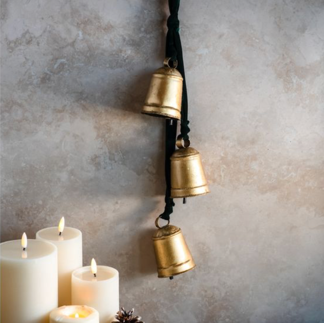 GOLD 3 BELL HANGER W/ GREEN VELVET